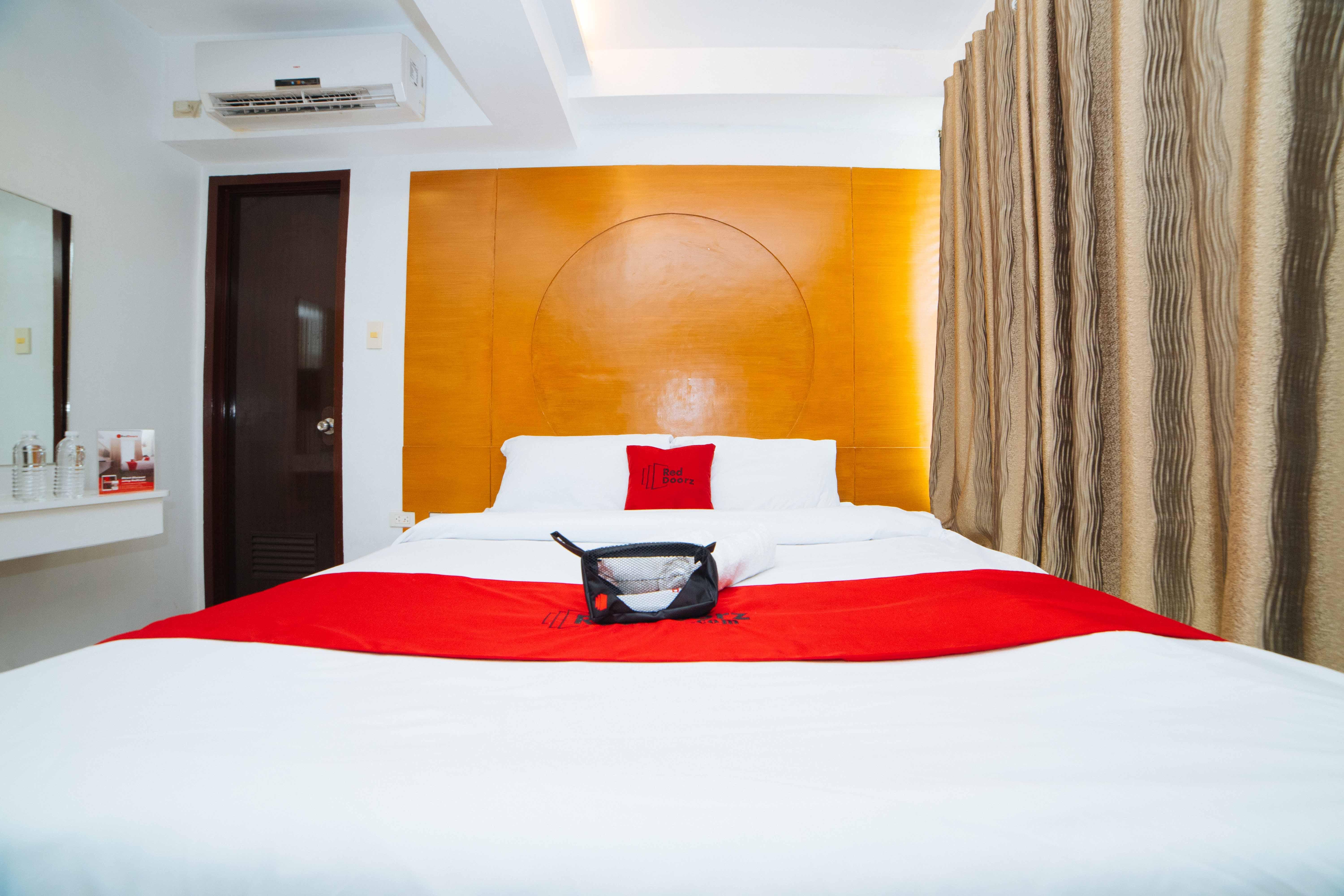 Reddoorz Near Bambang Station Hotell Manila Exteriör bild