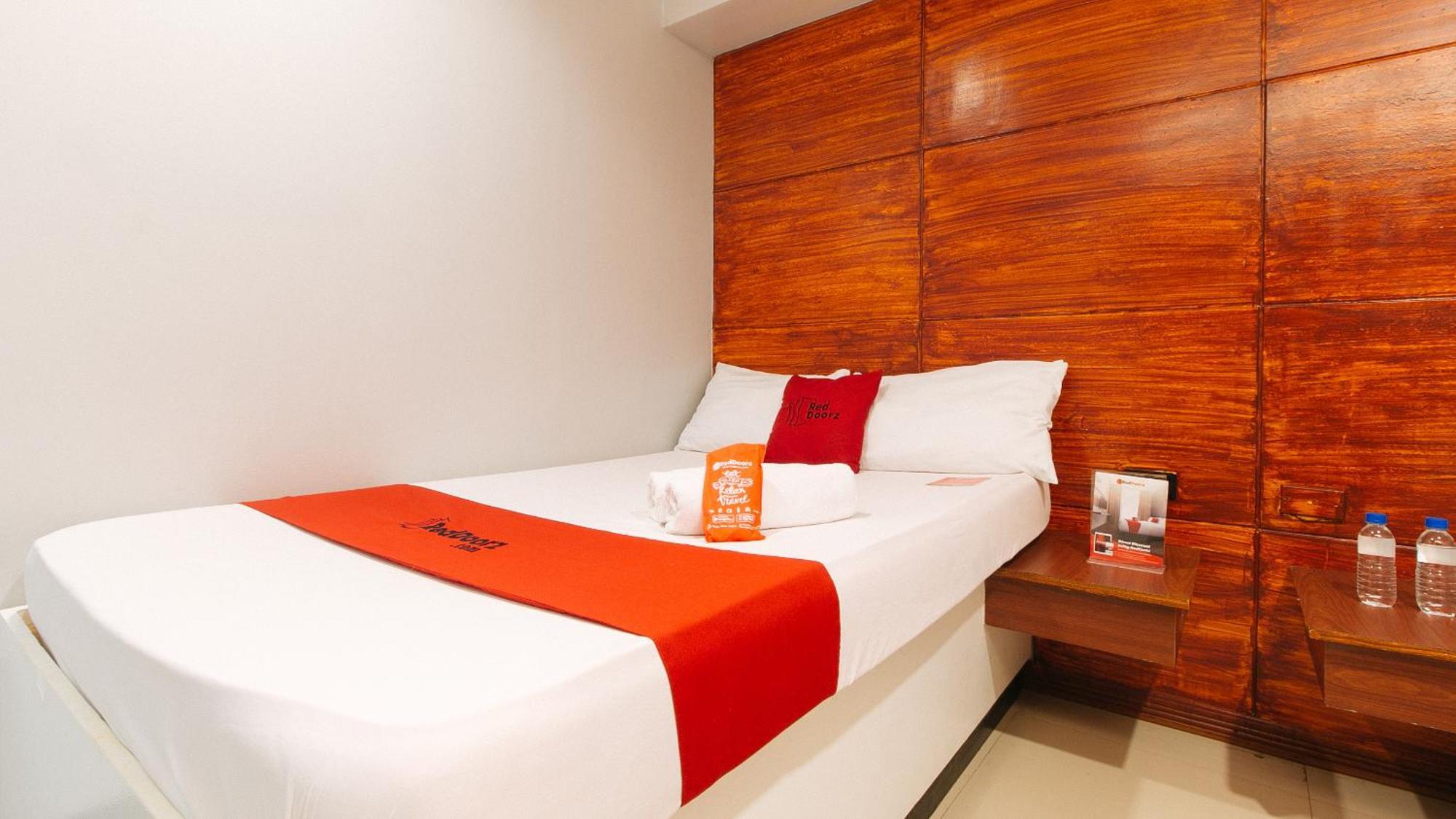 Reddoorz Near Bambang Station Hotell Manila Exteriör bild