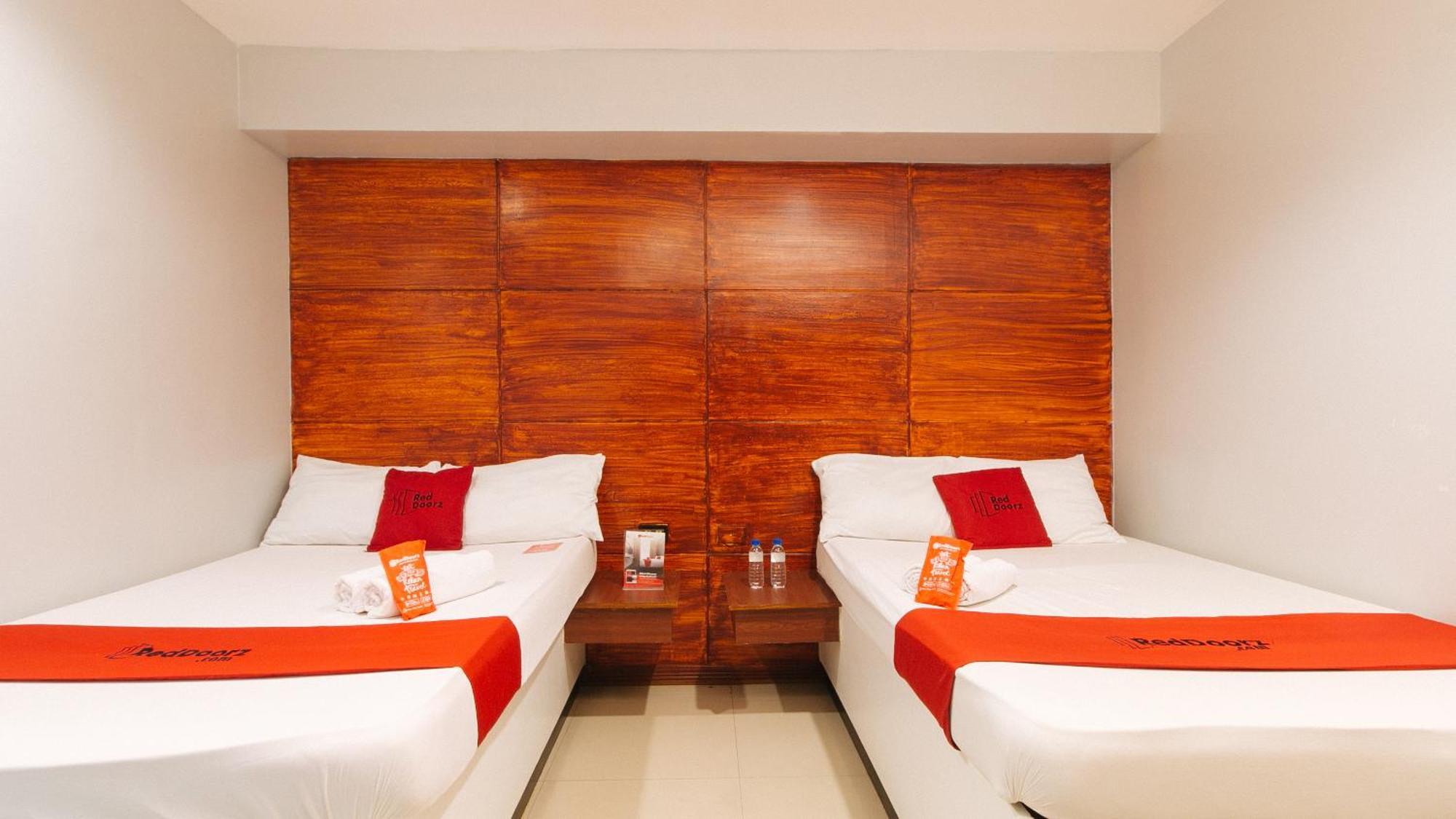 Reddoorz Near Bambang Station Hotell Manila Exteriör bild
