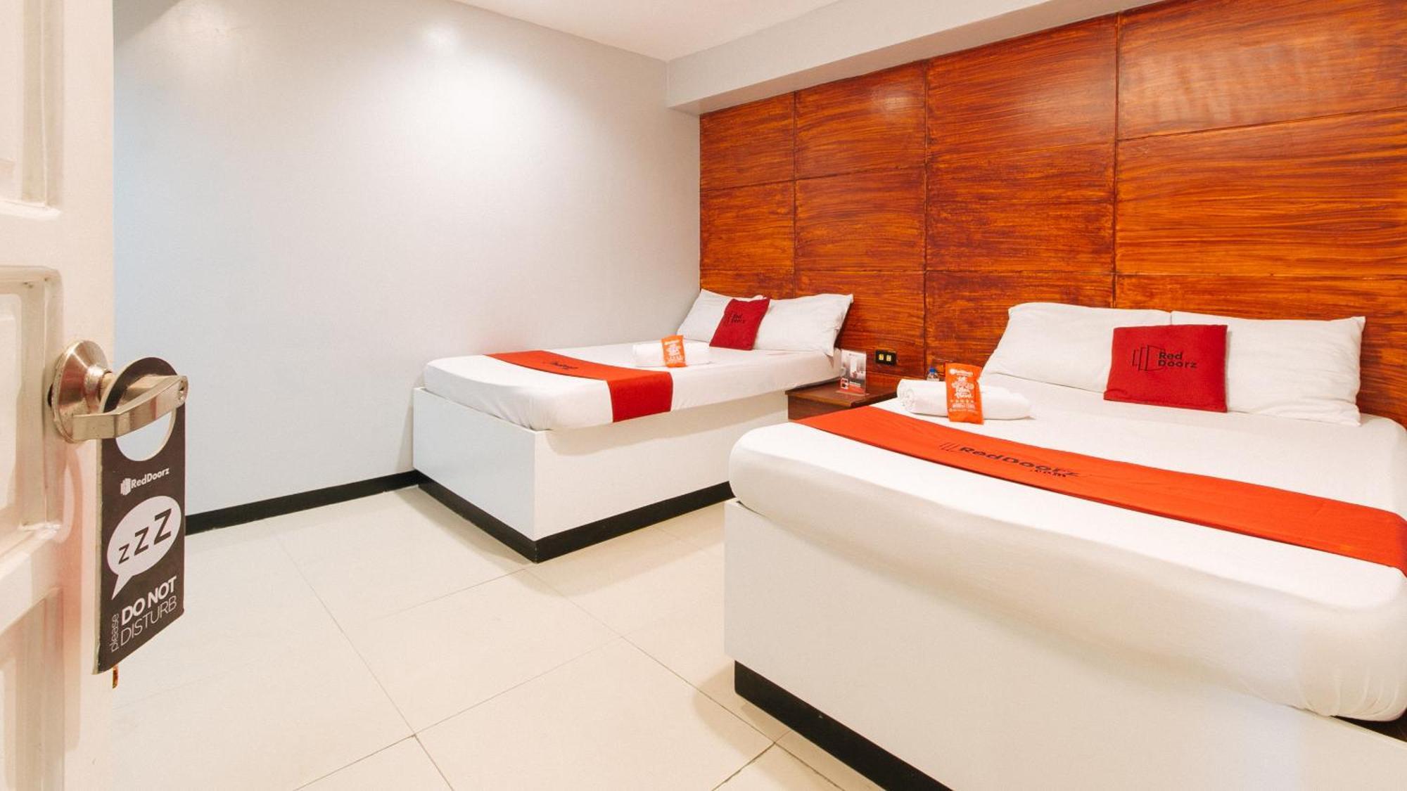 Reddoorz Near Bambang Station Hotell Manila Exteriör bild