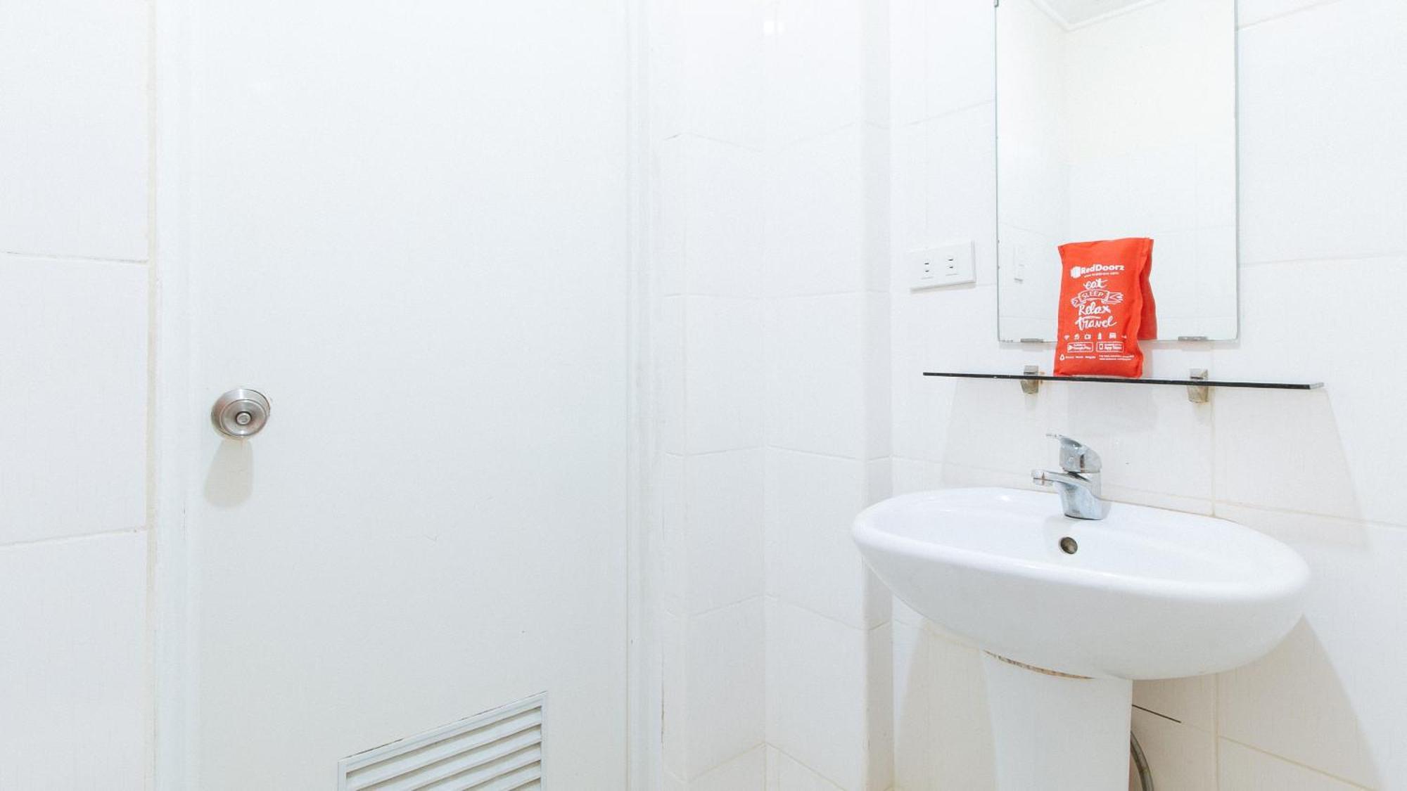 Reddoorz Near Bambang Station Hotell Manila Exteriör bild