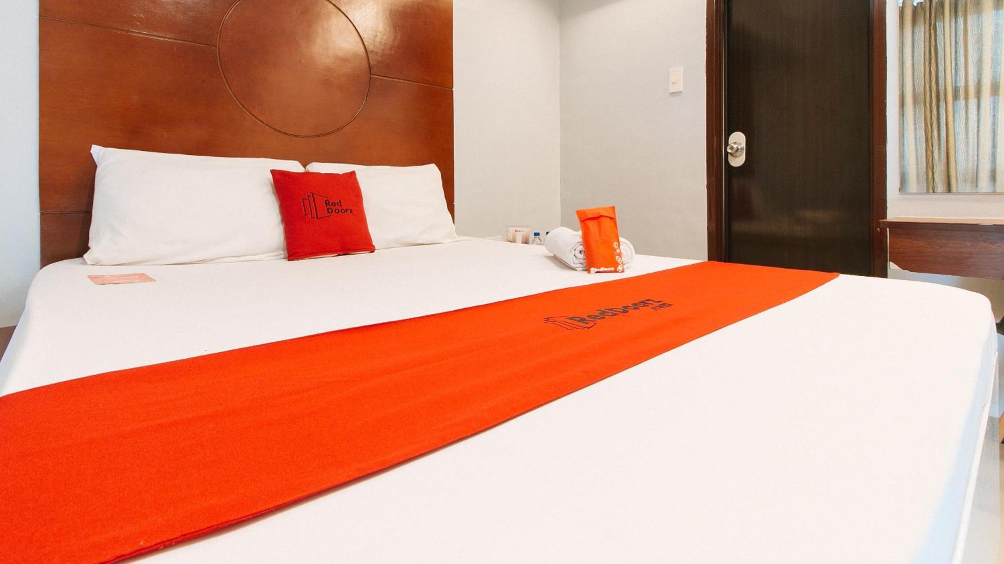 Reddoorz Near Bambang Station Hotell Manila Exteriör bild