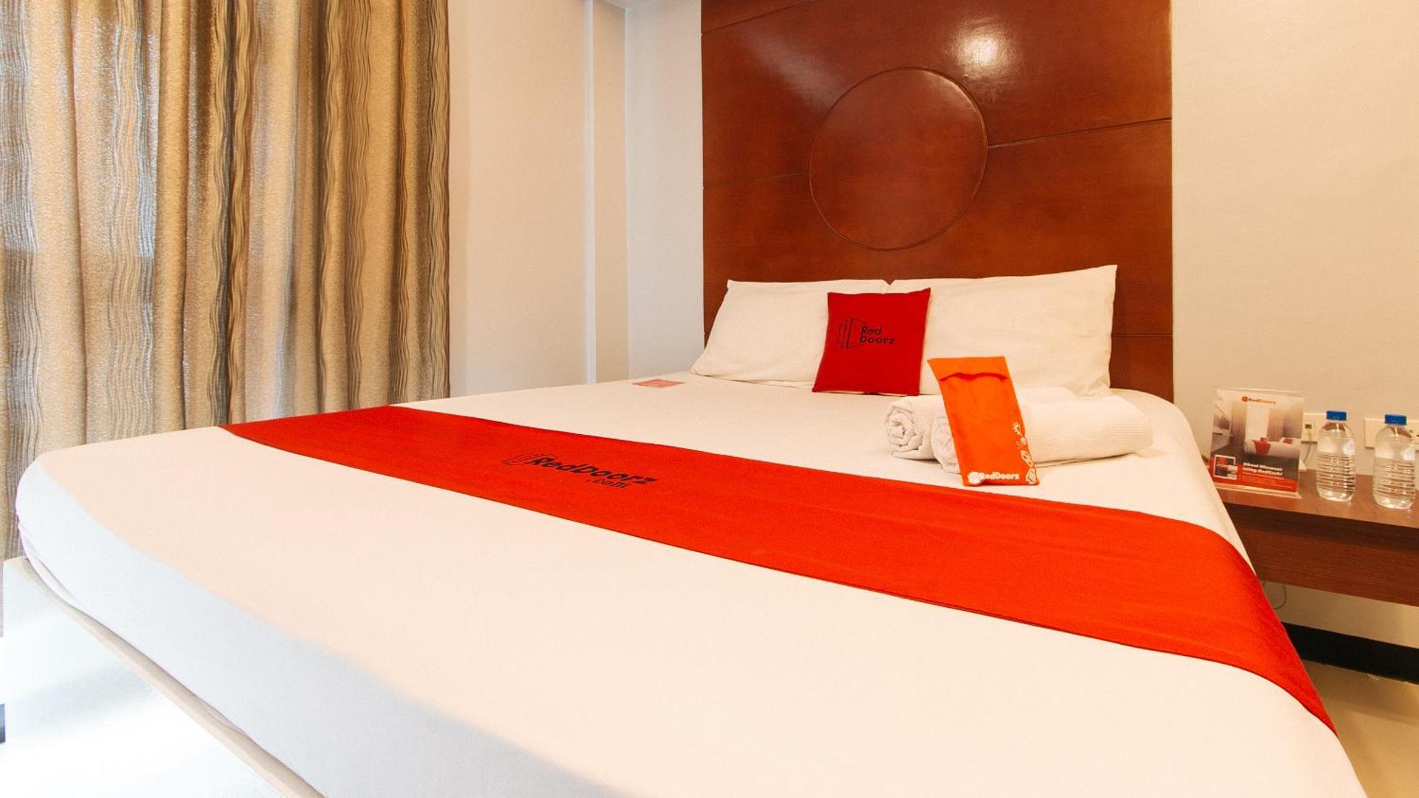 Reddoorz Near Bambang Station Hotell Manila Exteriör bild