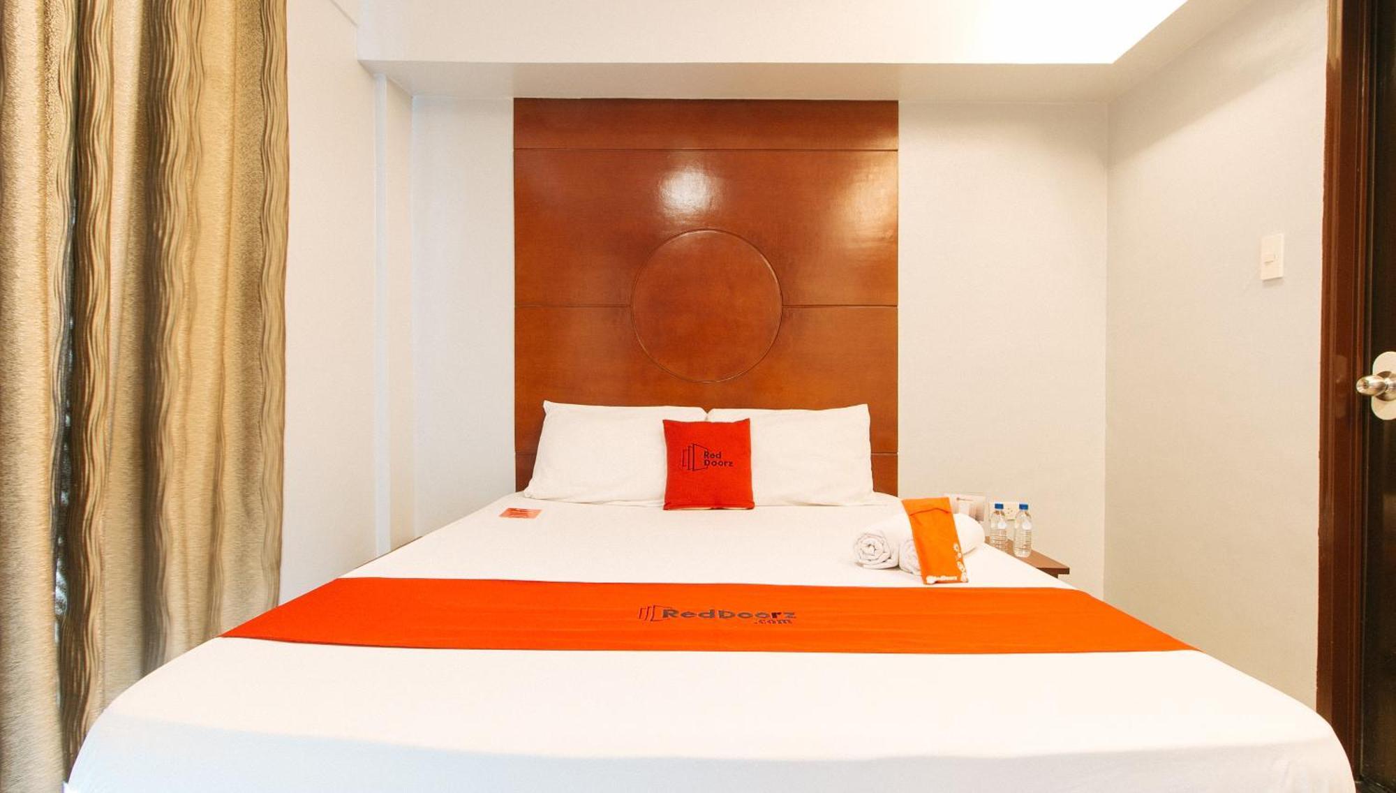 Reddoorz Near Bambang Station Hotell Manila Exteriör bild