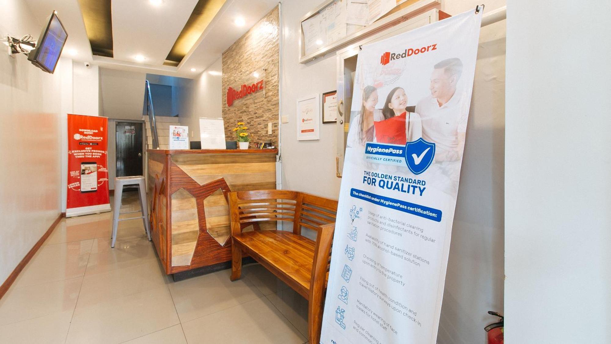 Reddoorz Near Bambang Station Hotell Manila Exteriör bild