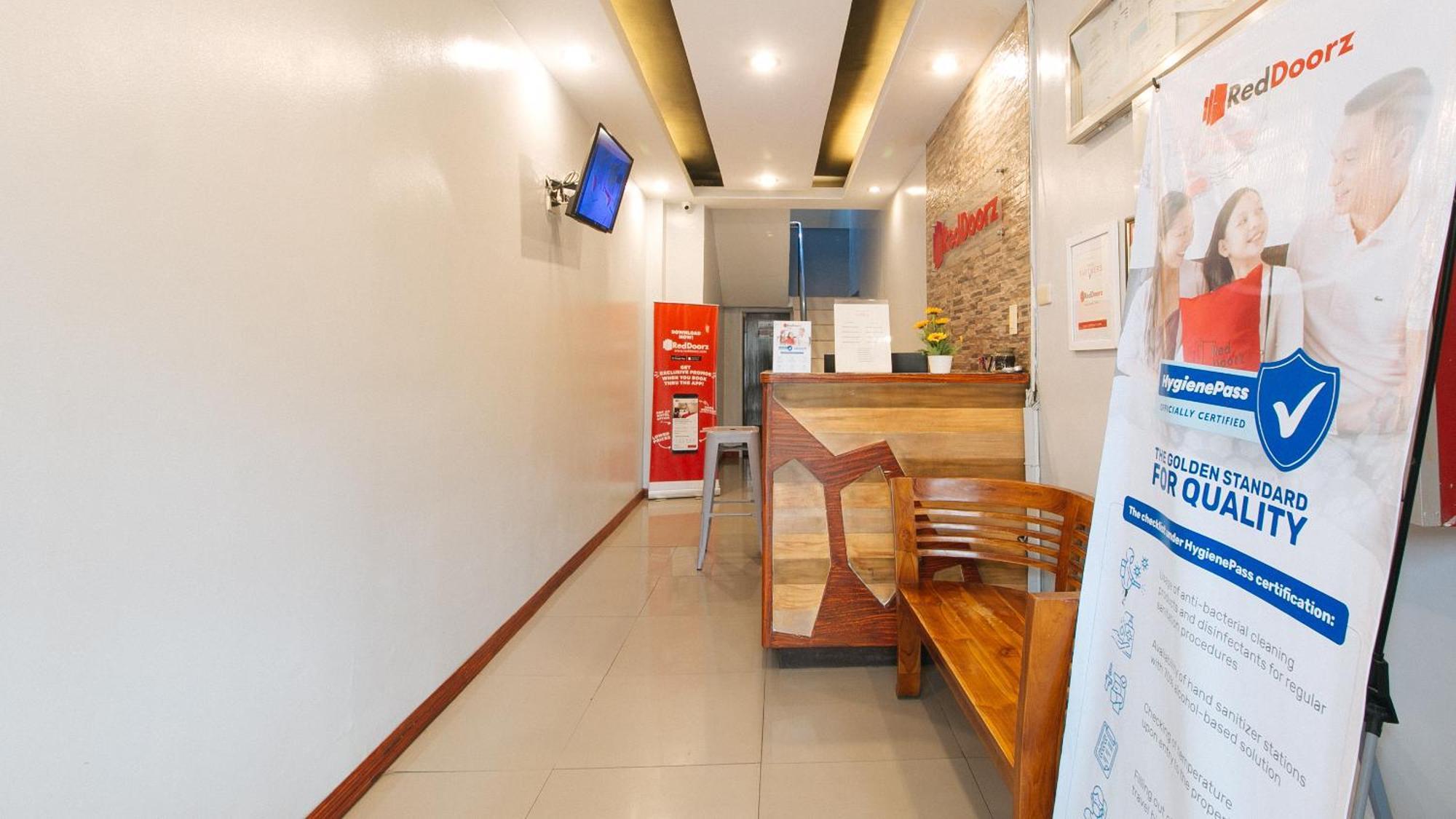 Reddoorz Near Bambang Station Hotell Manila Exteriör bild